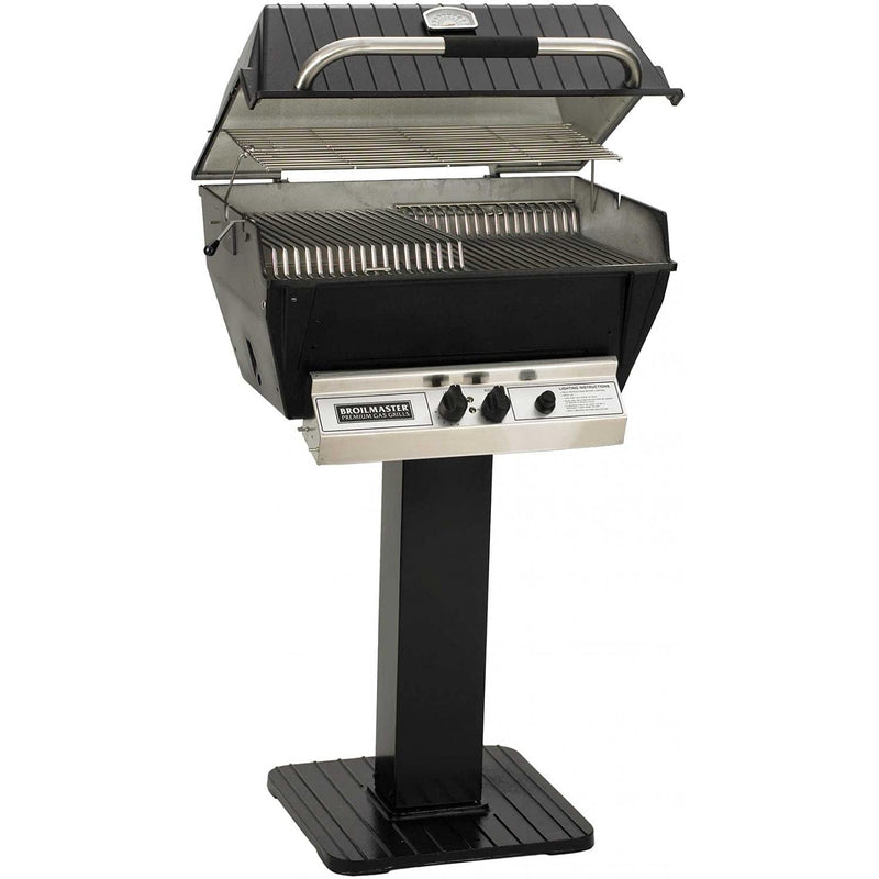 Broilmaster P3-XFN Premium Natural Gas Grill On Black Patio Post